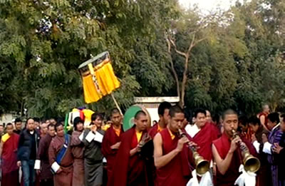 The procession of Mindrolling monks with the kudung of Kyabje Thrinley Norbu Rinpoche.