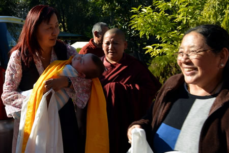 Dungse Rinpoche arrives at Mindrolling