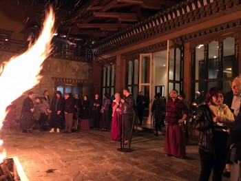 Before dinner, everyone enjoys the wonderful bonfire in the Taj Hotel courtyard.