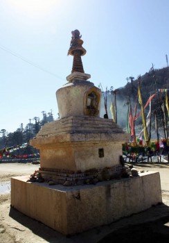 The choten at Pelela Pass.