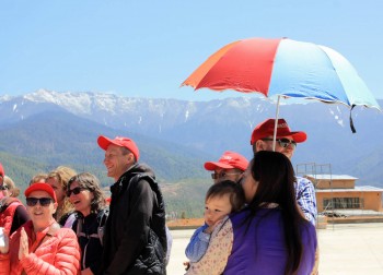 Dungse Rinpoche with Jetsun Dechen Paldron and group members at Kunsel Phodrang.