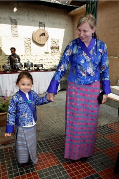 Jets&uuml;n Rinpoche and Lisa Cyrus showing off their traditional&lt;em&gt; Bhutanese garments for women called &lt;/em&gt;kira.