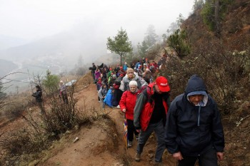 Climbing to Drak Karpo.