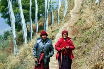 Two Bhutanese nuns on the path to Drak Karpo.