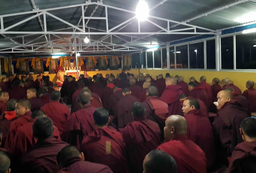 Monks and nuns gather for a teaching by Venerable Dagpo Rinpoche