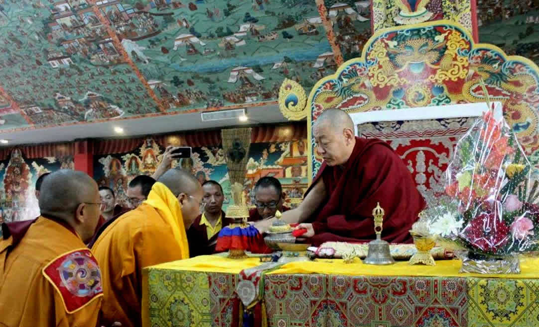 HE Minling Khenchen Rinpoche with new khenpos