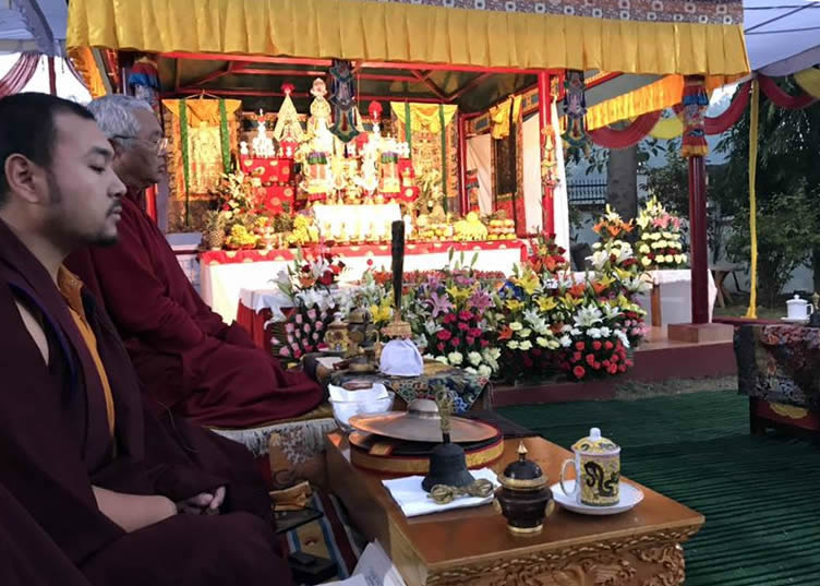 Venerable Dagpo Rinpoche and Umdze Venerable Choktrul Jigdral Ngawang Kunga Rinpoche lead the practice of the Minling Dorsem