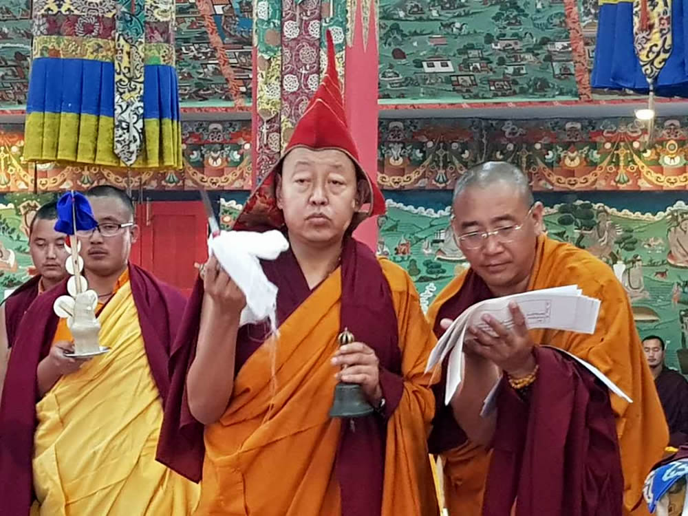 Tenzhug (long-life ceremony) offering to His Eminence Khochhen Rinpoche